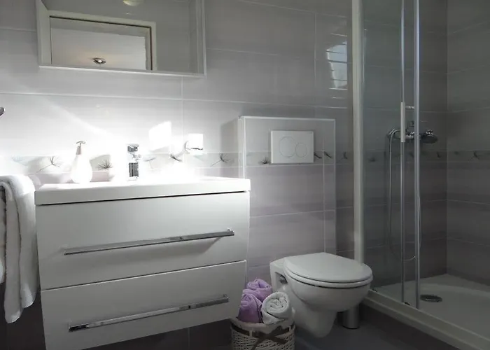 아파트먼트 아이리스 흐바르